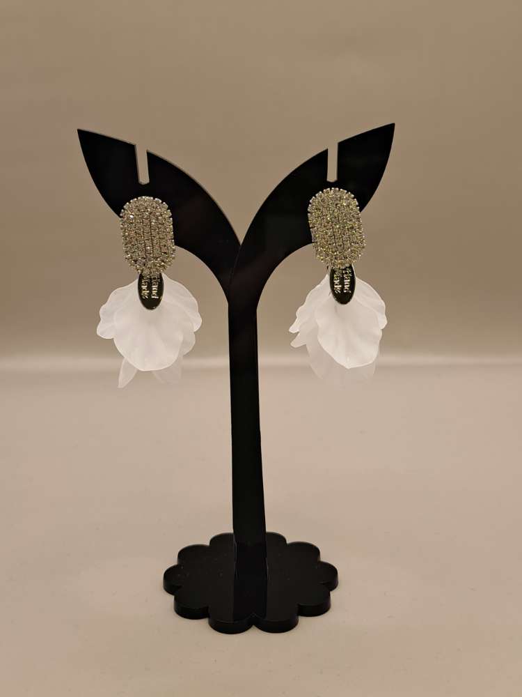 گوشواره طرح جواهر آویز گلبرگ