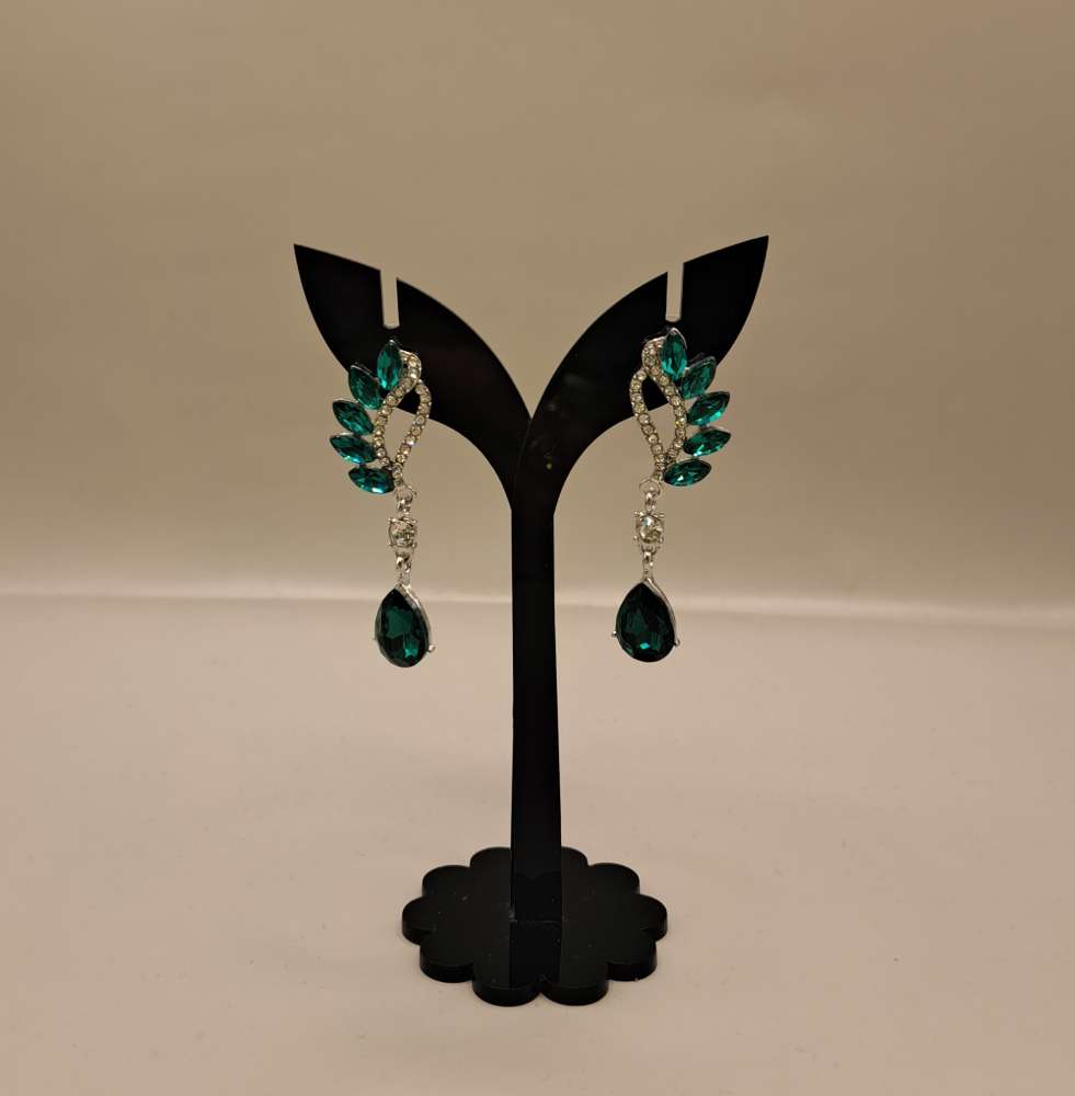 گوشواره طرح جواهر سنگ سبز
