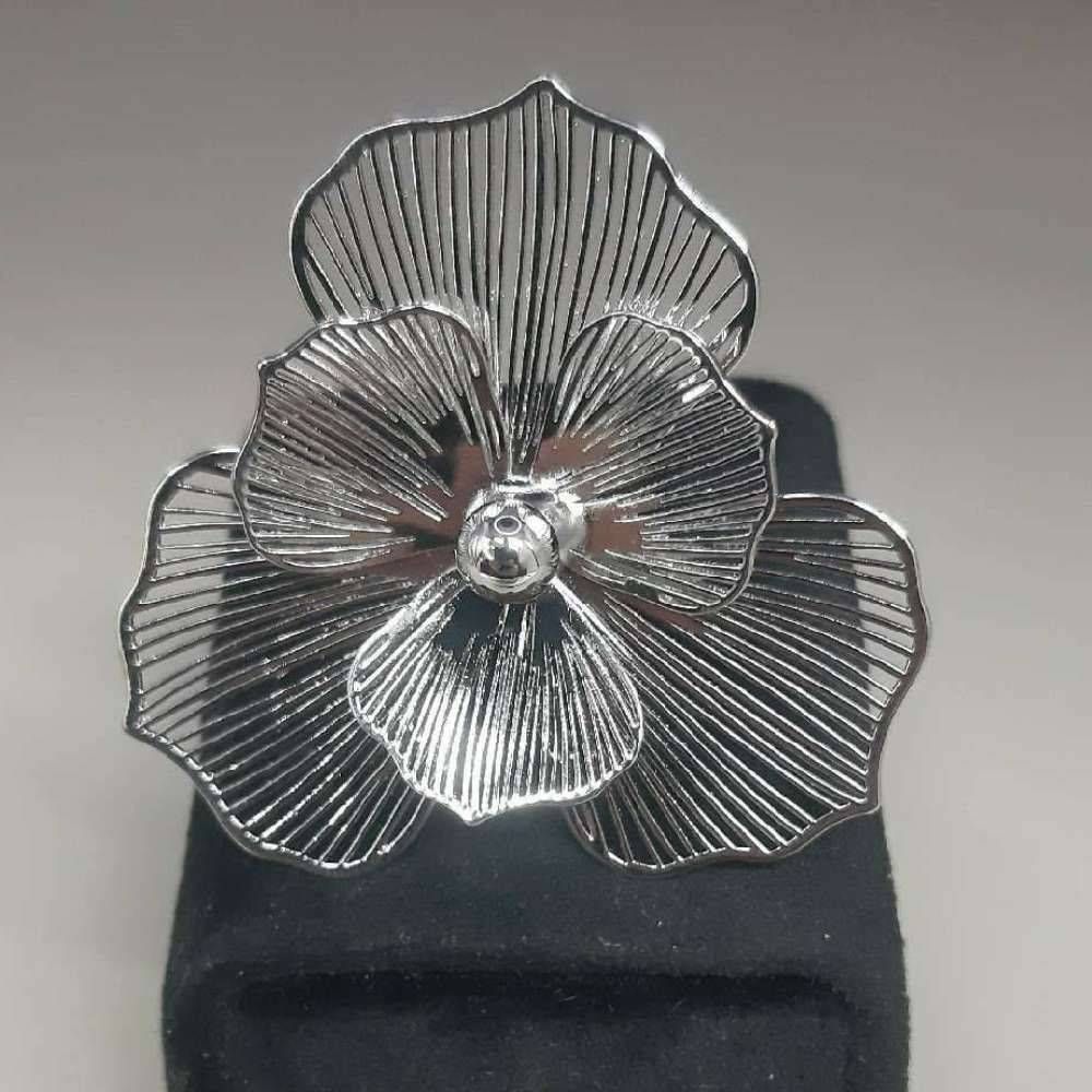 انگشتر گل نقره ای
