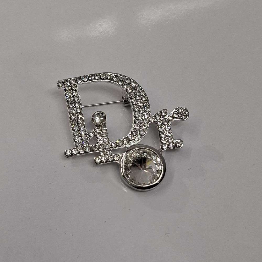 سنجاق سینه مدل Dior